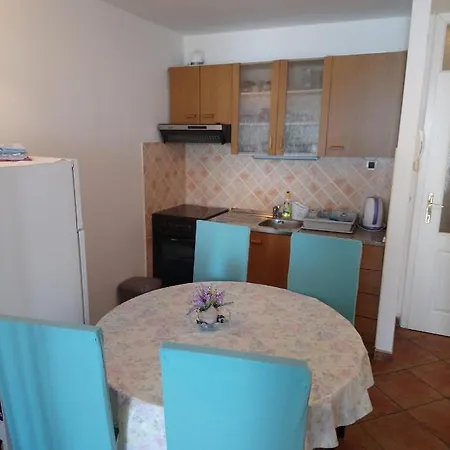 Alyssa Apartament *