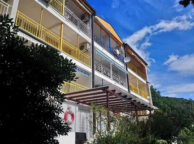 Alyssa Apartment *